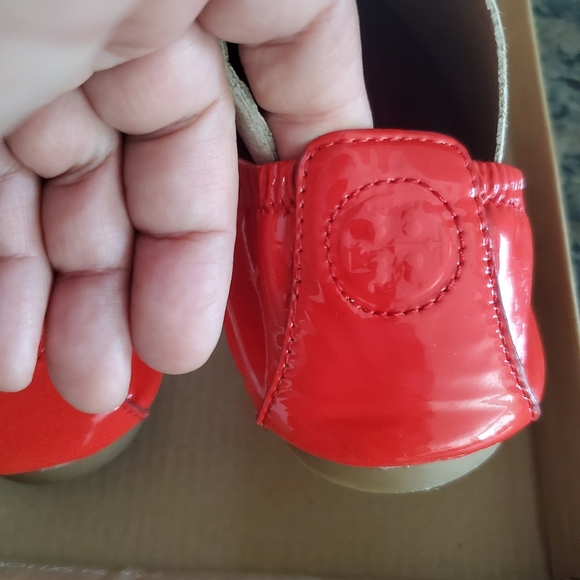 Tory Burch Patent Leather Flat Shoes size 8.5 M. - Picture 7 of 14